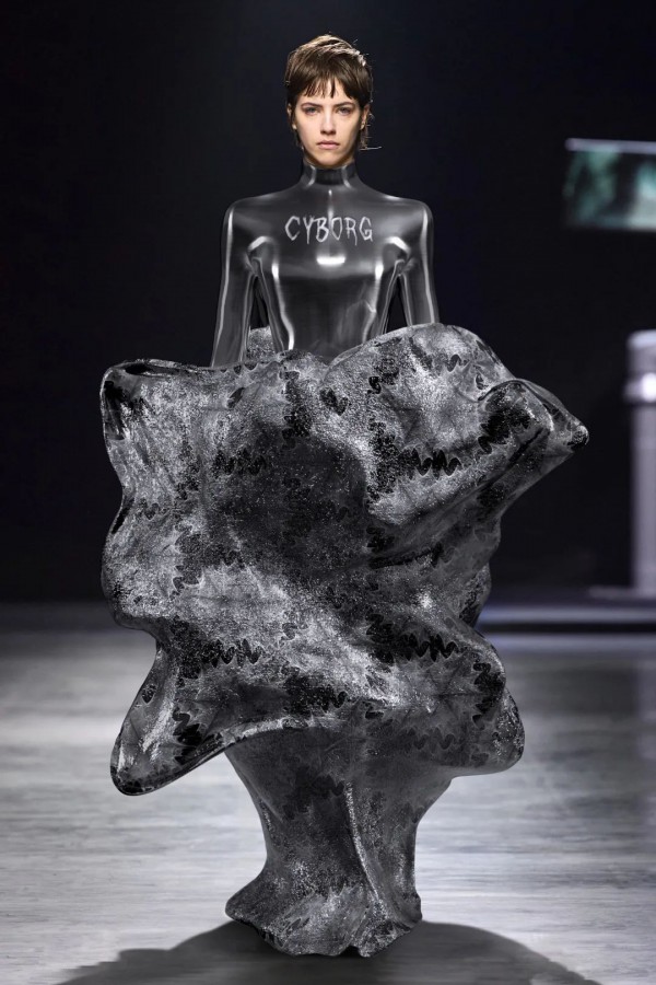 时尚资讯|中国设计师品牌ANNAKIKI首发2022秋冬NFT虚拟服装胶囊系列