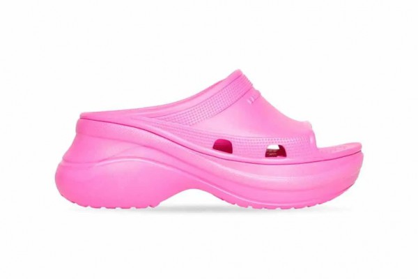 新品上市|BALENCIAGA x CROCS推出全新凉鞋