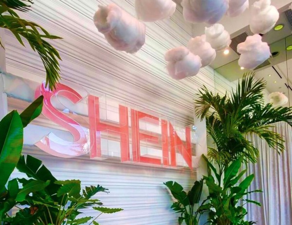 SHEIN赶超亚马逊成全球下载量最高的购物APP！有望成为中国首个有影响力的时尚品牌！