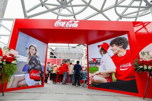全國首家可口可樂服飾限時精品店于杭州盛大揭幕