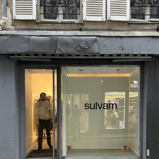 日本设计师品牌 sulvam 成立法国公司 在巴黎建立精品服装工作室