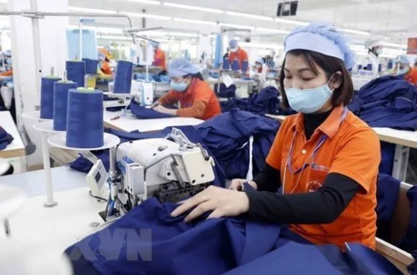 受中国疫情管控,越南纺织服装厂面临原料短缺、订单停滞