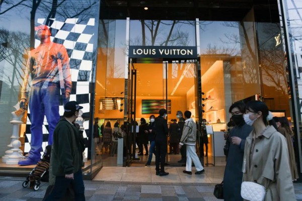过去三个月奢侈品在中国的销售额下跌40%