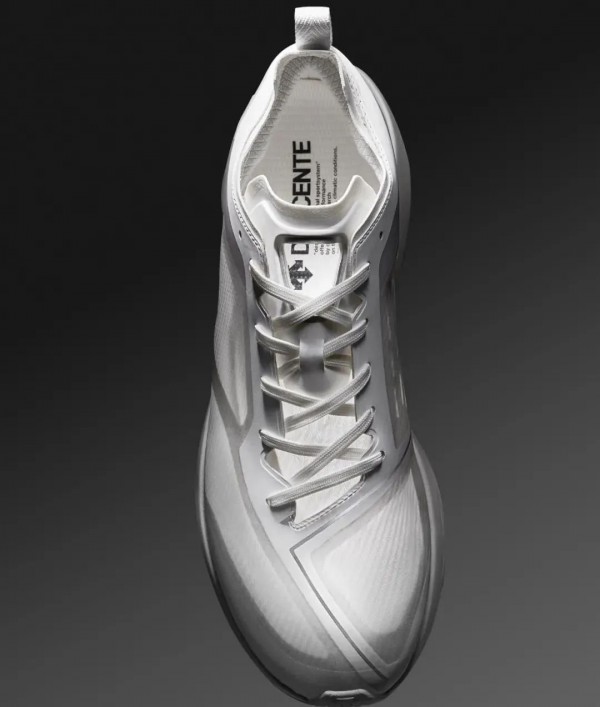 迪桑特DESCENTE推出首创动态缓震科技FLUID跑鞋