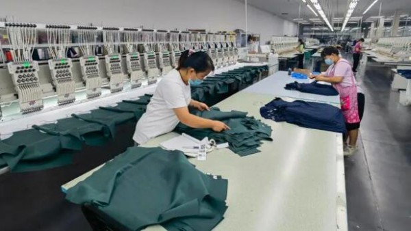 商水县智能“织造”重建纺织服装产业新优势