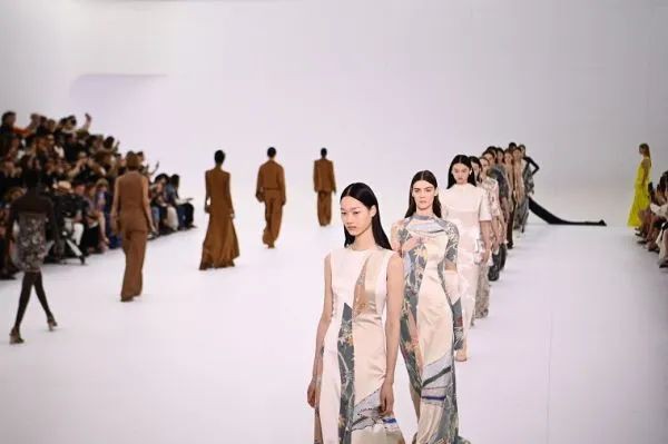 日媒：设计师时代落幕 日本时尚业面临转型