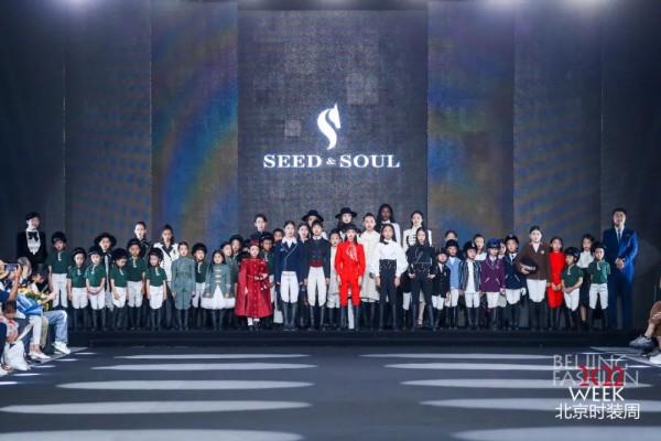 高级服饰定制品牌SEED&SOUL「飒驭」2022北京时装周演绎"骑士皇家派对"