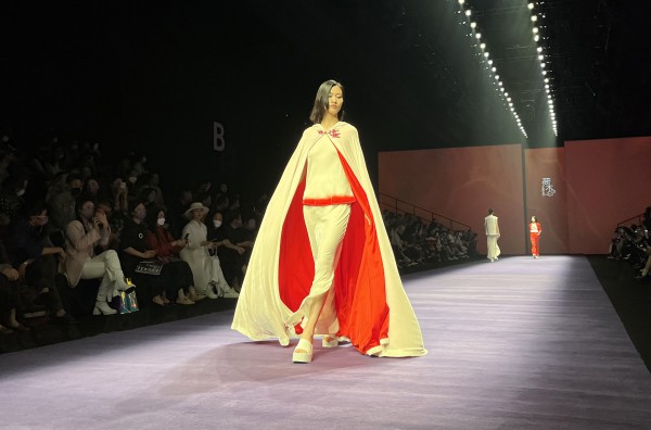 嘉定本土服装品牌“荷木HEMU”亮相上海时装周