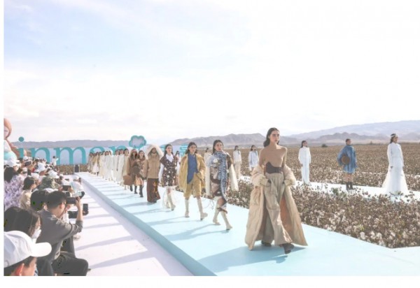 陪中国服装品牌崛起的,为什么是新疆棉?
