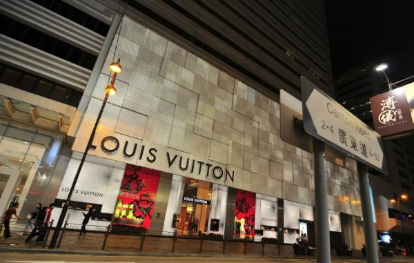 恢复全面通关！香港奢侈品业仍在等待内地游客