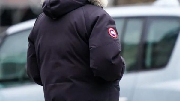 华尔街官员警告人们穿加拿大鹅羽绒服出门要小心劫匪