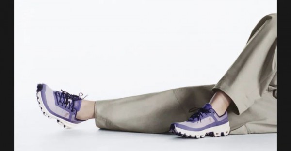 LOEWE x On发布新材质纯色联名越野跑鞋