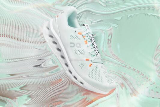 On昂跑推出新一代Cloudsurfer跑鞋