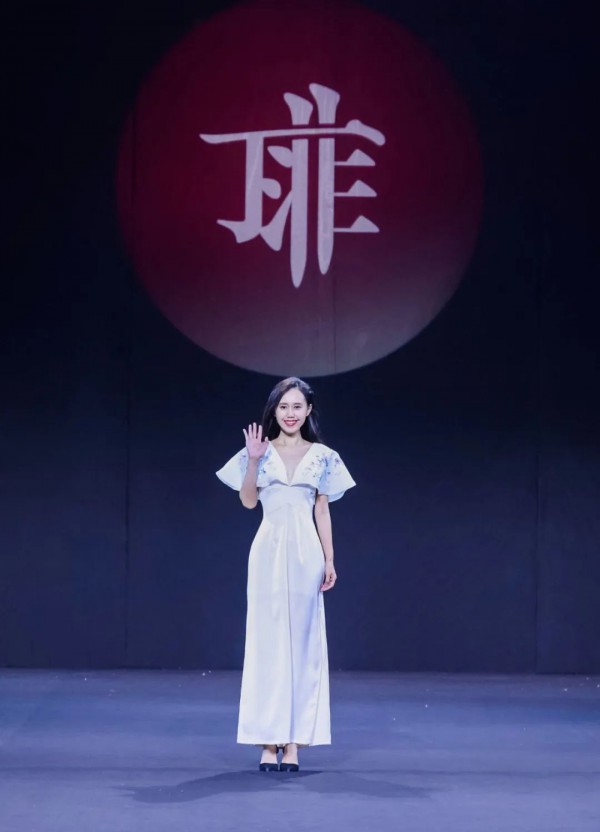 丁非AW23中国国际时装周首秀:“万里赴戎机”诠释刚柔并济的女性之美
