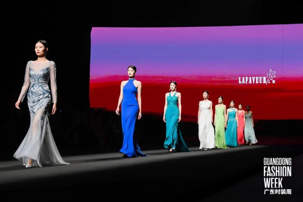 LAFAVEUR 广东时装周首秀,展现中国都市女性的高贵优雅
