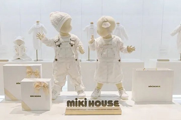 日本高端童装品牌继续在国外开店,其童装羽绒服售价过万