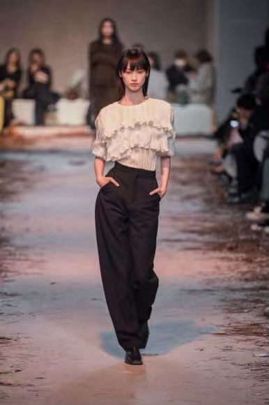 上海时装周:ASSIGNMENTS发布2023秋冬系列作品