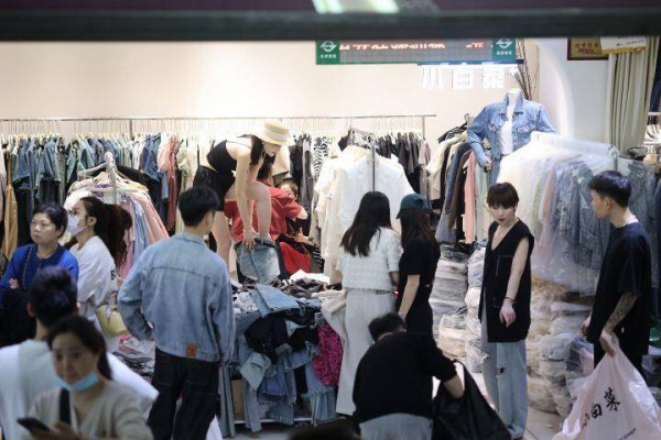 杭州四季青服装市场全面禁止商家直播销售