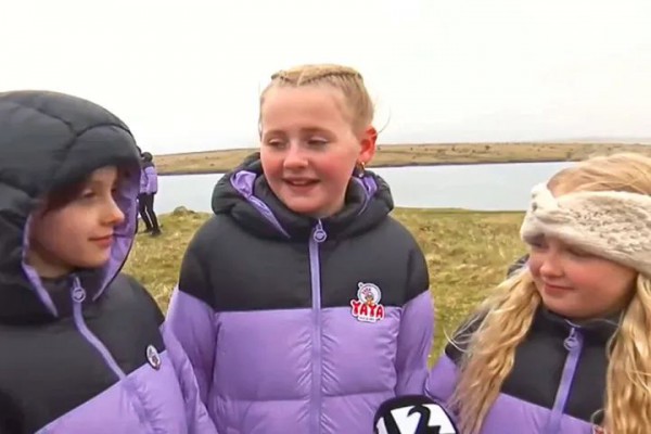 鴨鴨成為全球第一個簽約冰島雁鴨絨的羽絨服品牌