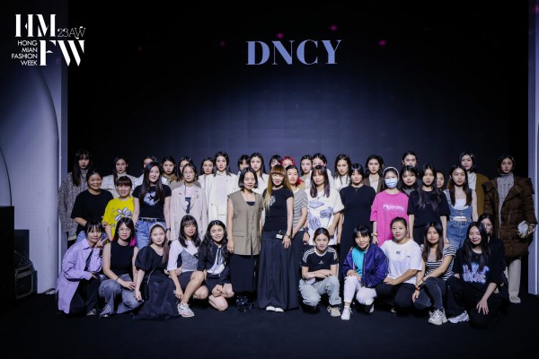 香港设计师女装潮牌DNCY在广州中大门举办新品大秀