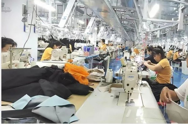 柳州服装产品产量猛增,目前上马羽绒服等冬装