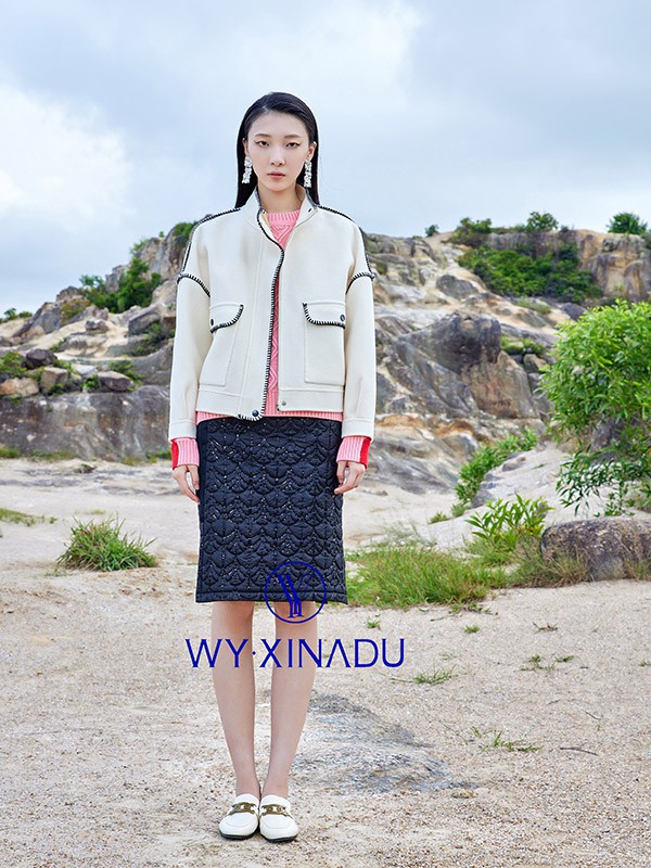 WY.XINADU女装:短款外套是搭配裤子还是半身裙?