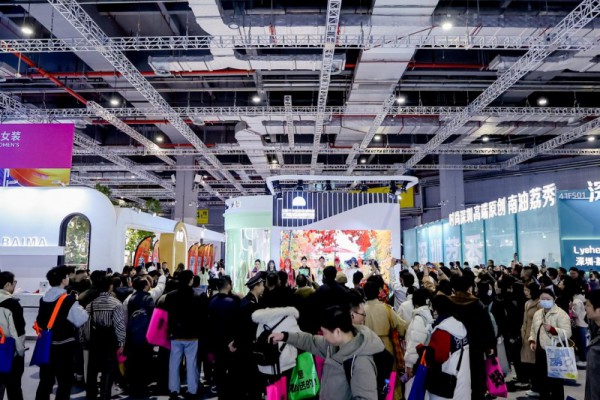 广州白马服装市场携优质品牌亮相上海服博会