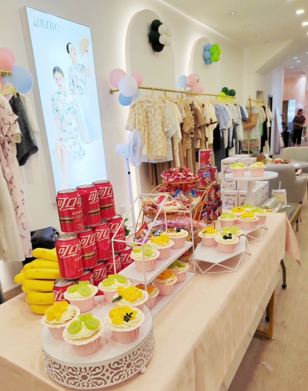 艾丽哲女装湖南店新店重磅开业!祝老板:生意兴隆