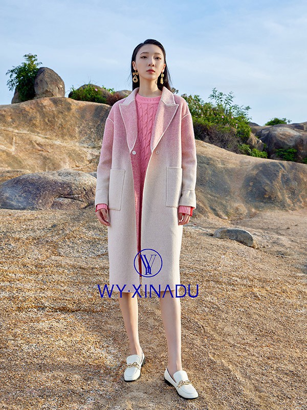 粉色长款毛衣搭配什么外套好看?WY.XINADU早秋装给出了答案