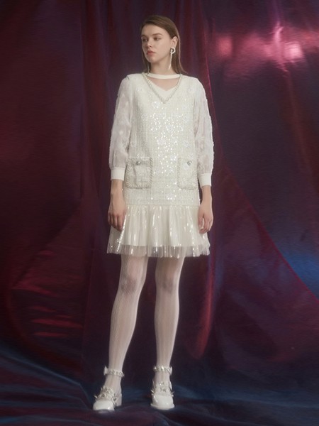杰茜莱女装2020秋冬季白色亮片连衣裙