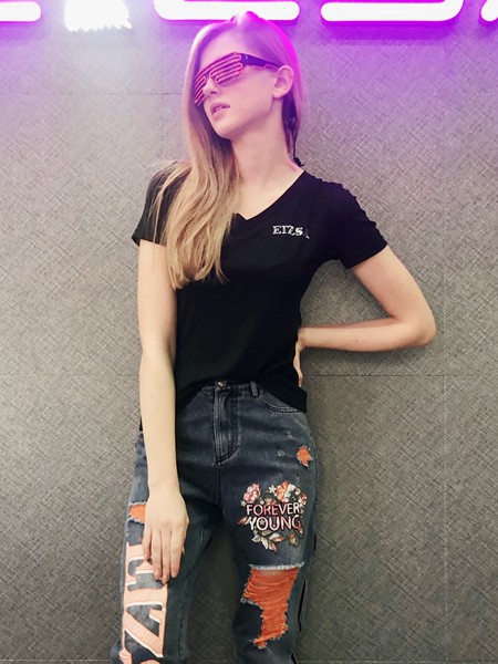 艾卓拉女装2020春夏季黑色纯色T恤