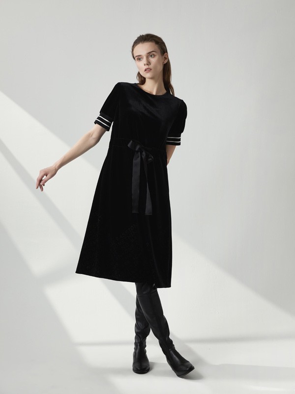 路卡西2020春夏季黑色条纹连衣裙
