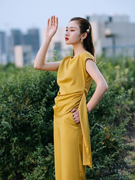 俪妍女装2020春夏季黄色纯色套装