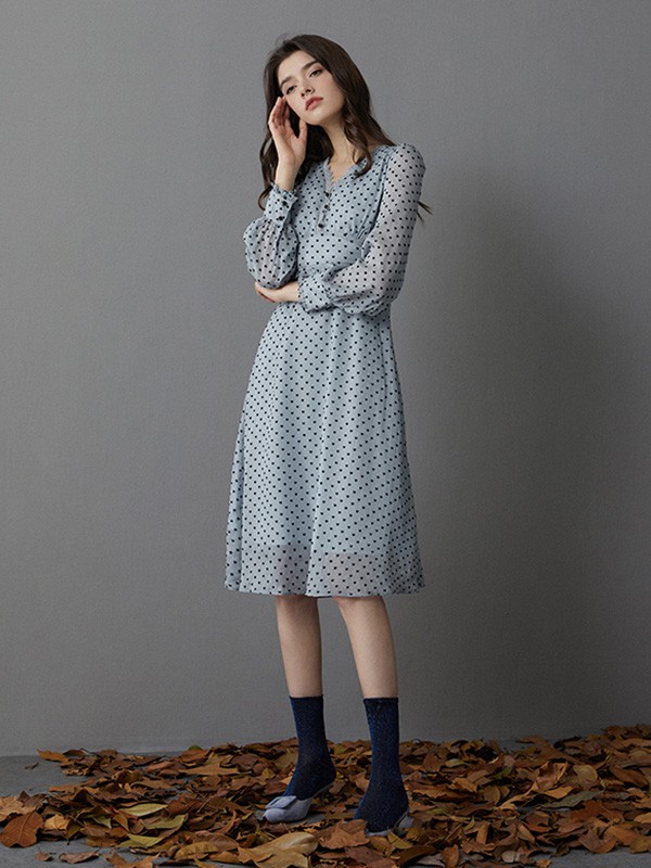 卡芮茜女装2020秋冬季蓝色波点连衣裙