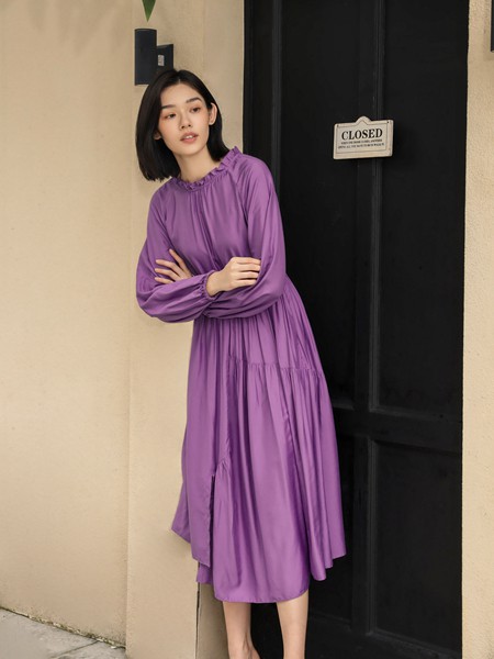 因为女装2020秋冬季紫色纯色连衣裙