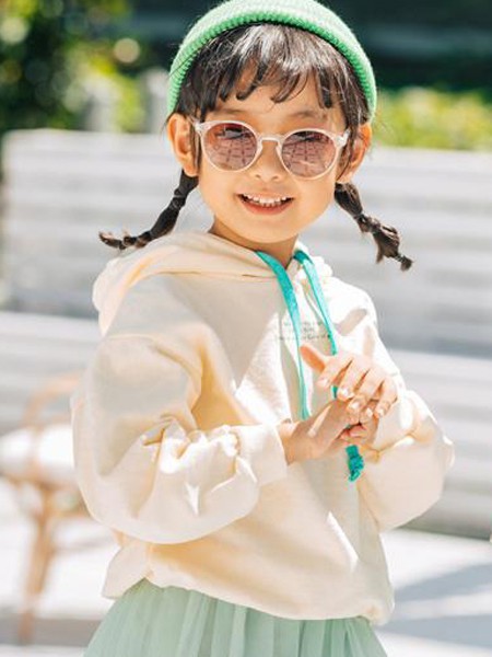 可米の家童装2022春夏季米色字母卫衣