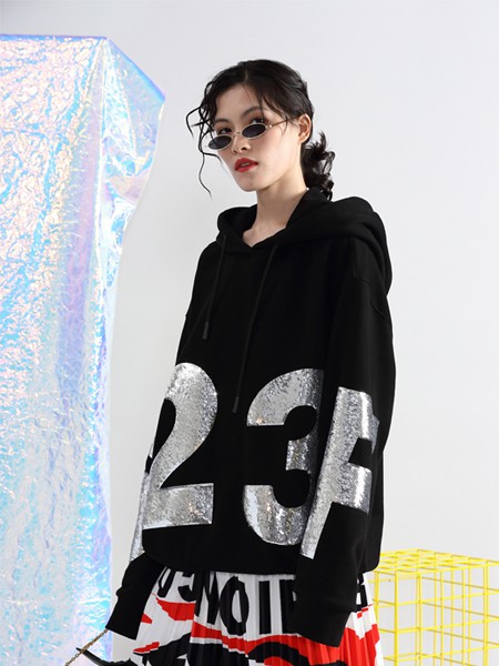 F2305女装2021秋冬季黑色字母卫衣