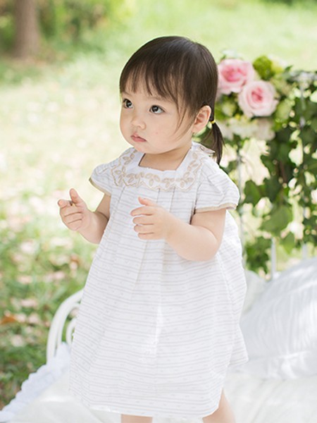 米兰达童装2022春夏季白色纯色连衣裙