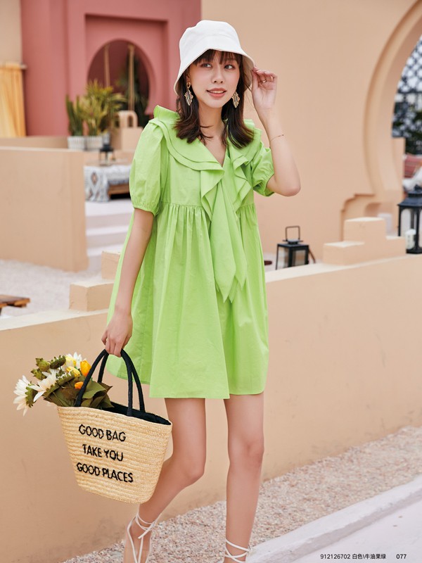 布卡慕尚2021夏季绿色纯色连衣裙