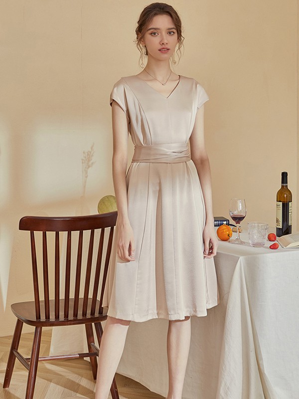 摩卡女装2021春夏季香槟色纯色连衣裙