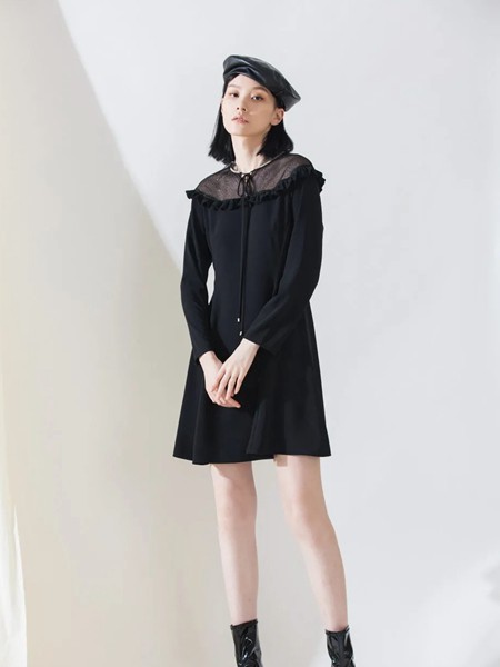 阿莱贝琳女装2021春夏季黑色拼接连衣裙