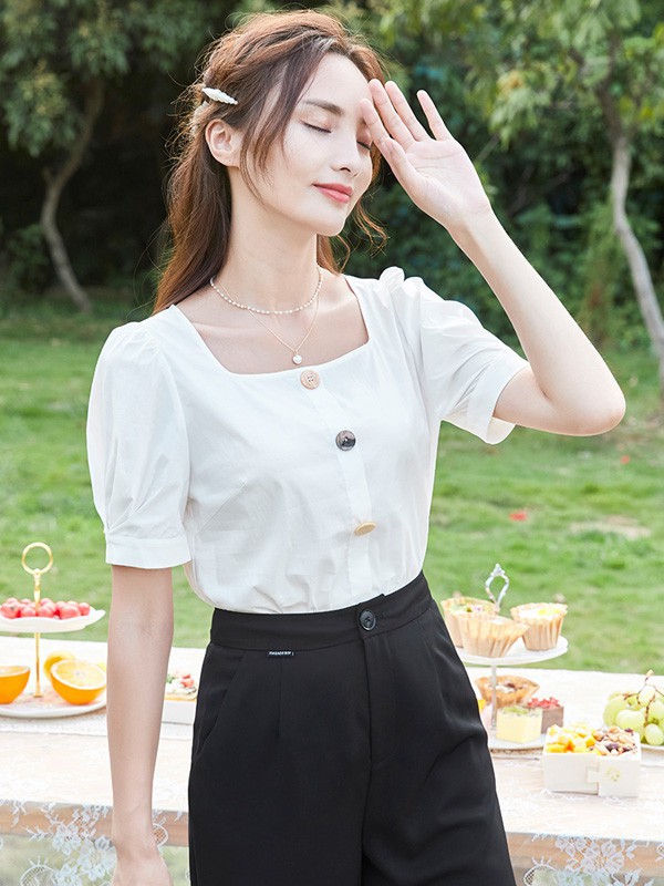 点击查看下一张朵以女装图片