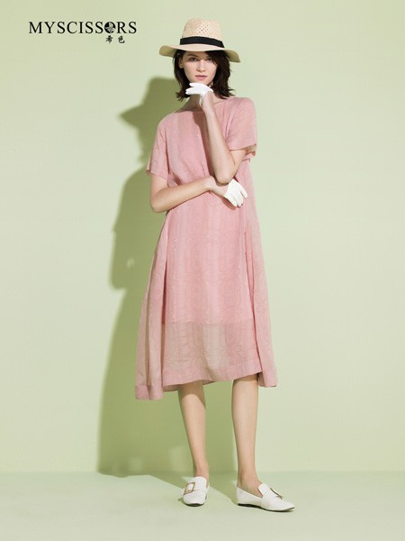 希色2021春夏季粉色纯色连衣裙