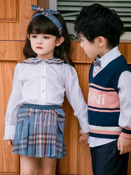 两个小朋友童装2021春夏季蓝色格子短裙