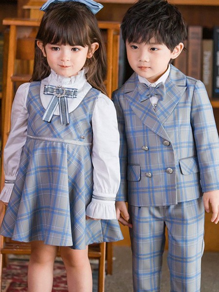 两个小朋友童装2021春夏季灰色格子西装