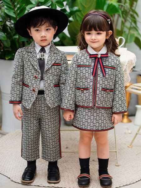 两个小朋友童装2021春夏季灰色格子西装