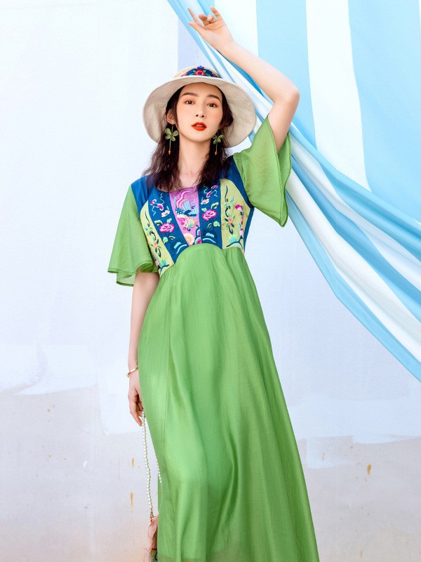 素萝女装2021春夏季绿色刺绣连衣裙