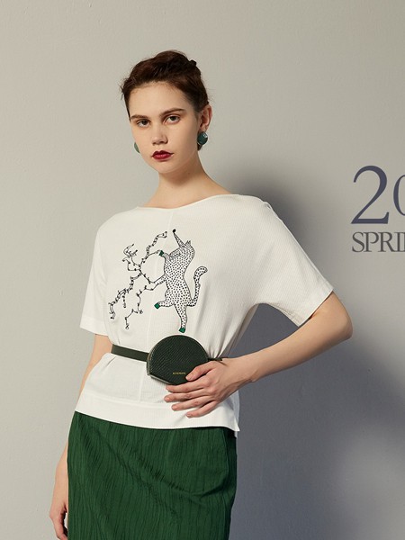拉娜菲女装2021春夏季白色印花T恤
