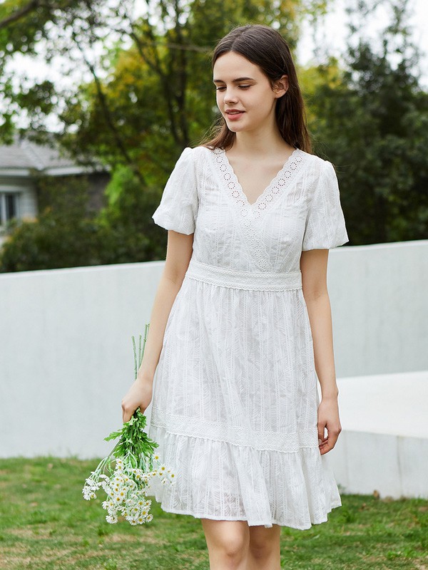 飞鸟和新酒2021春夏季白色纯色连衣裙