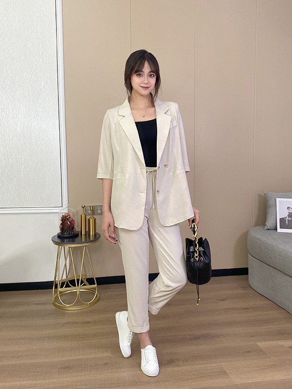 点击查看下一张艾诺绮女装图片